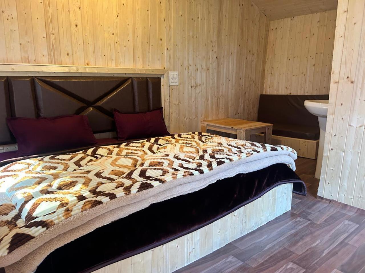 Lord Shiva Dimension Hotell Tosh Exteriör bild