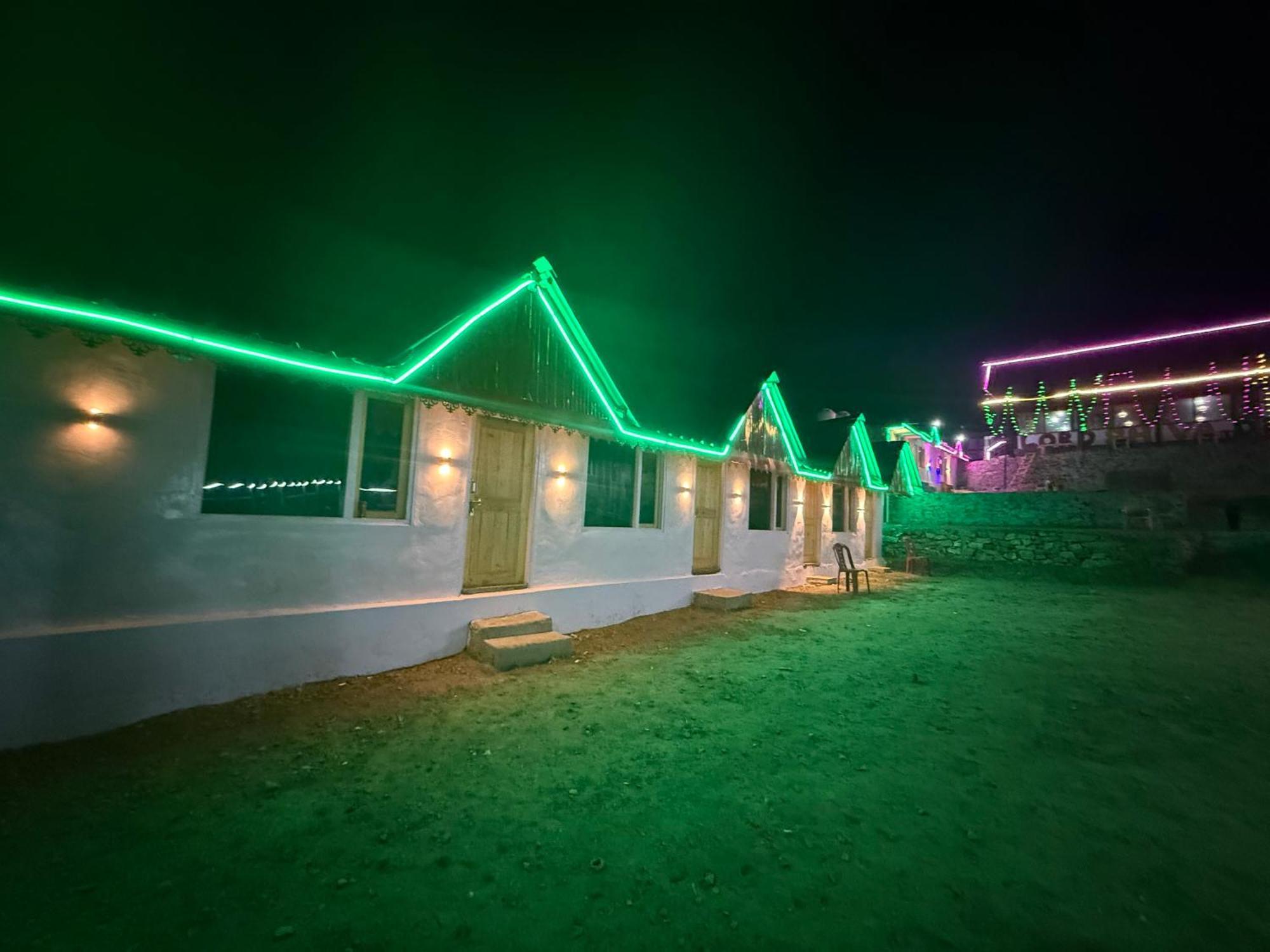 Lord Shiva Dimension Hotell Tosh Exteriör bild