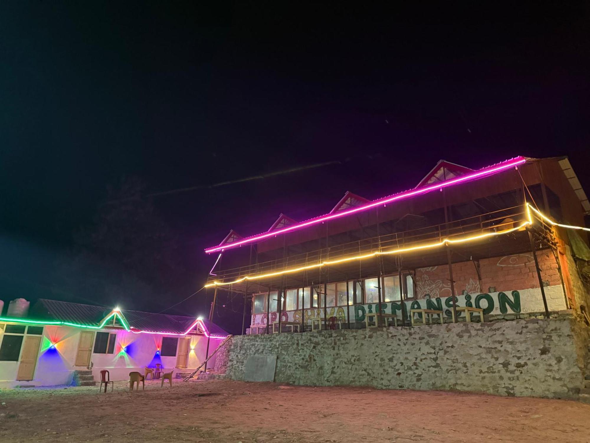 Lord Shiva Dimension Hotell Tosh Exteriör bild